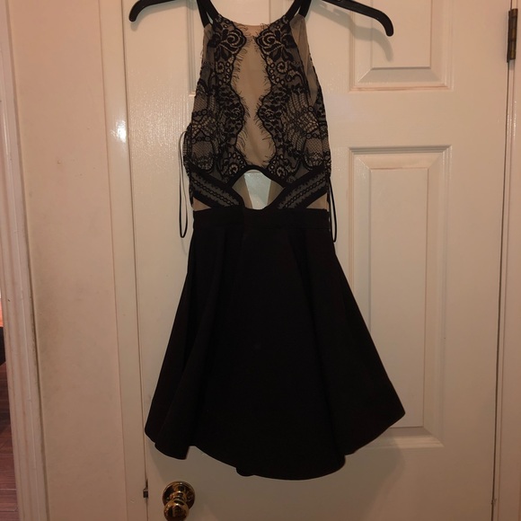 ❣️HOST PICK❣️ Cute homecoming dress! - Picture 2 of 5